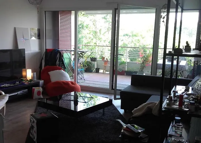 T2 Bis Avec Terrasse Vue Montagne Proche Mer, Commerces Et Biarritz Apartment *